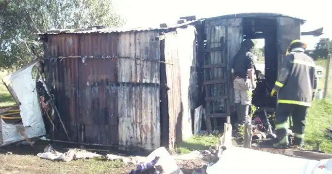 Aberrante: Un vecino entró a su casa y la violó delante de sus hijos