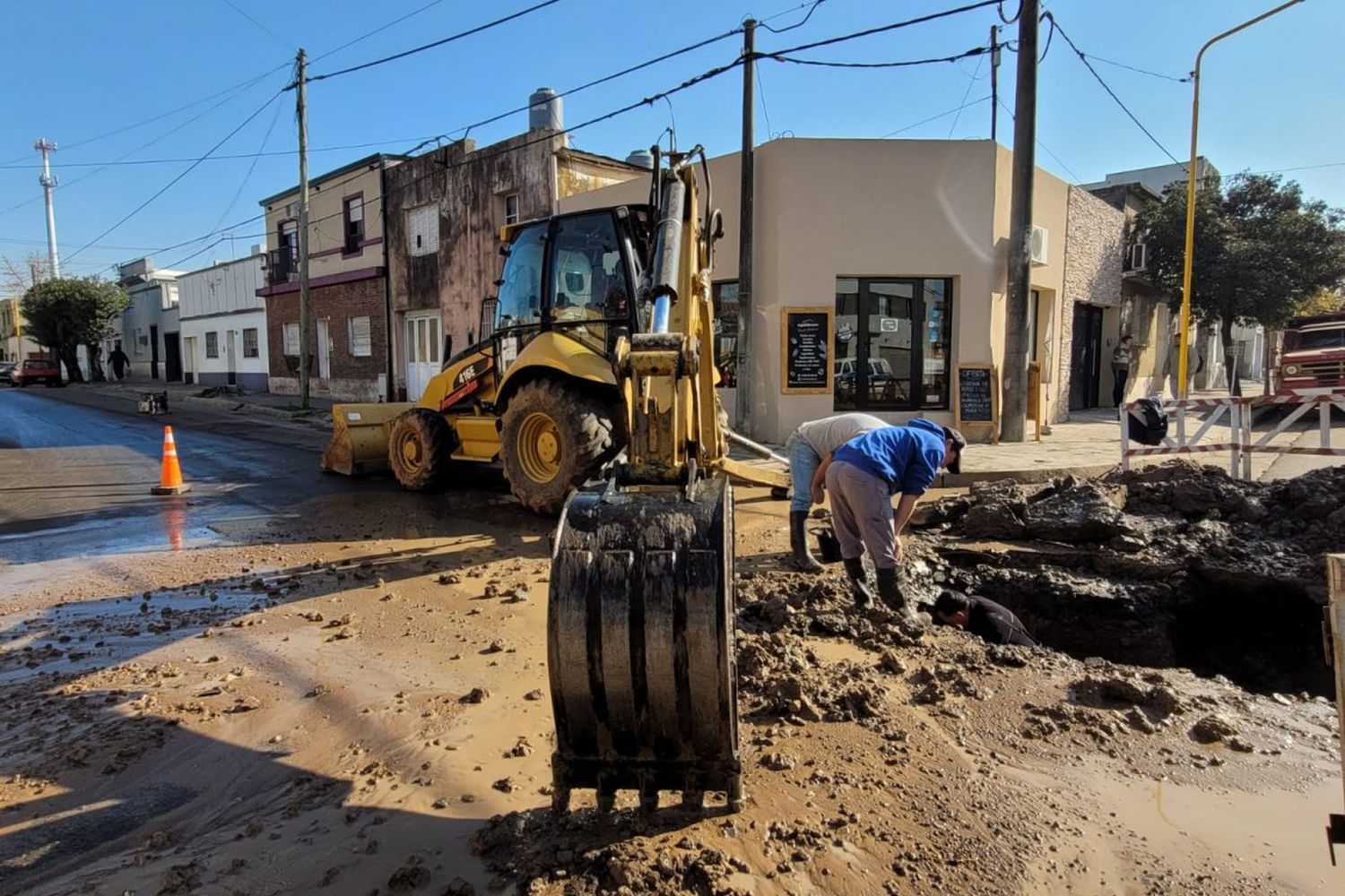 Obras Sanitarias trabaja en la reparación de pérdidas de agua