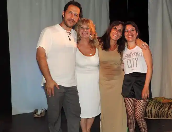 Tres amigas y una confesión  que modificaría sus destinos