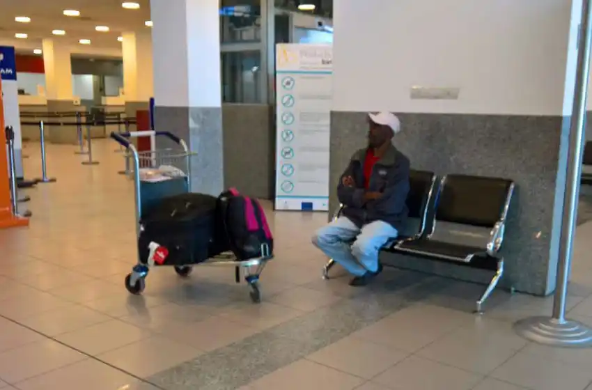 El haitiano varado en el Aeropuerto ya está en una pensión