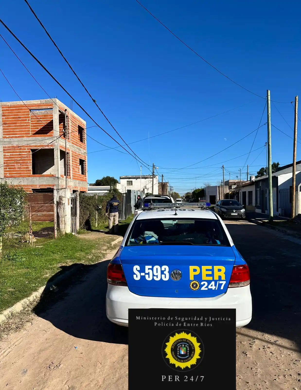 PERSONAL DE 911 SORPRENDIÓ A DOS MASCULINOS ROBANDO ALAMBRE TEJIDO DE UNA OBRA EN CONSTRUCCIÓN