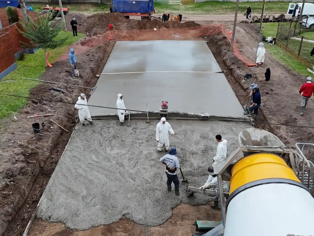 Trabajos de hormigonado en barrio Rivadavia. Foto: MVT