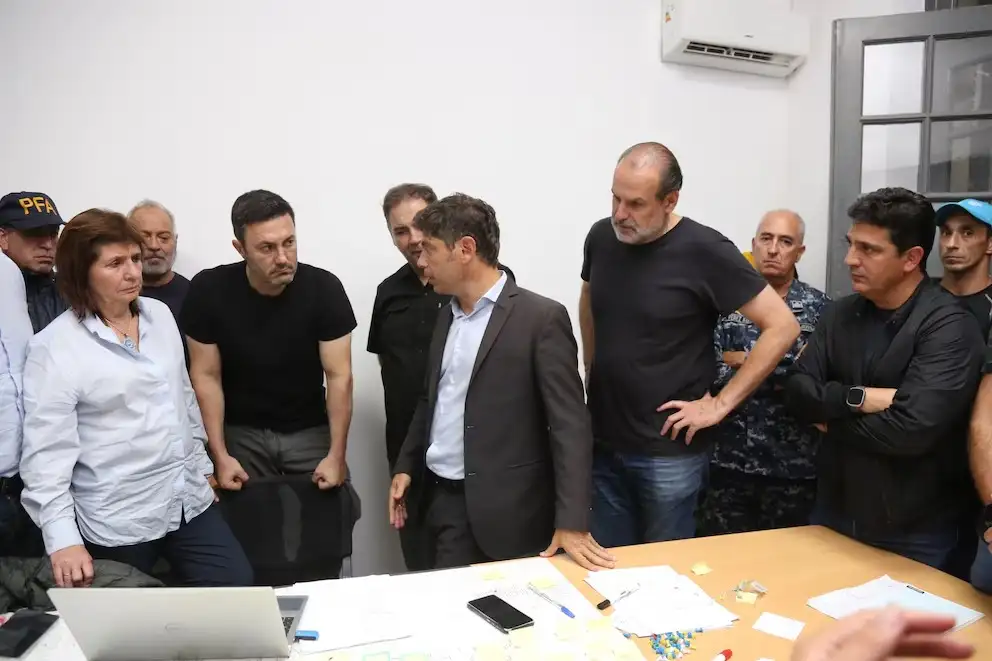 Kicillof, Bullrich, Petri y Susbielles en el centro de operaciones en Bahía Blanca.