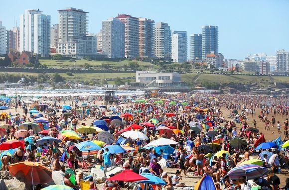 ¿Brasil o Mar del Plata?: cuánto cuesta hospedarse una semana durante el verano