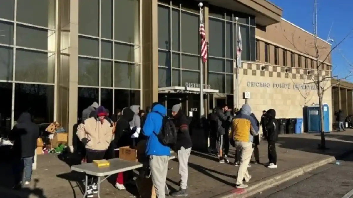 EE.UU. vigila a más de 150.000 migrantes a través de una aplicación telefónica