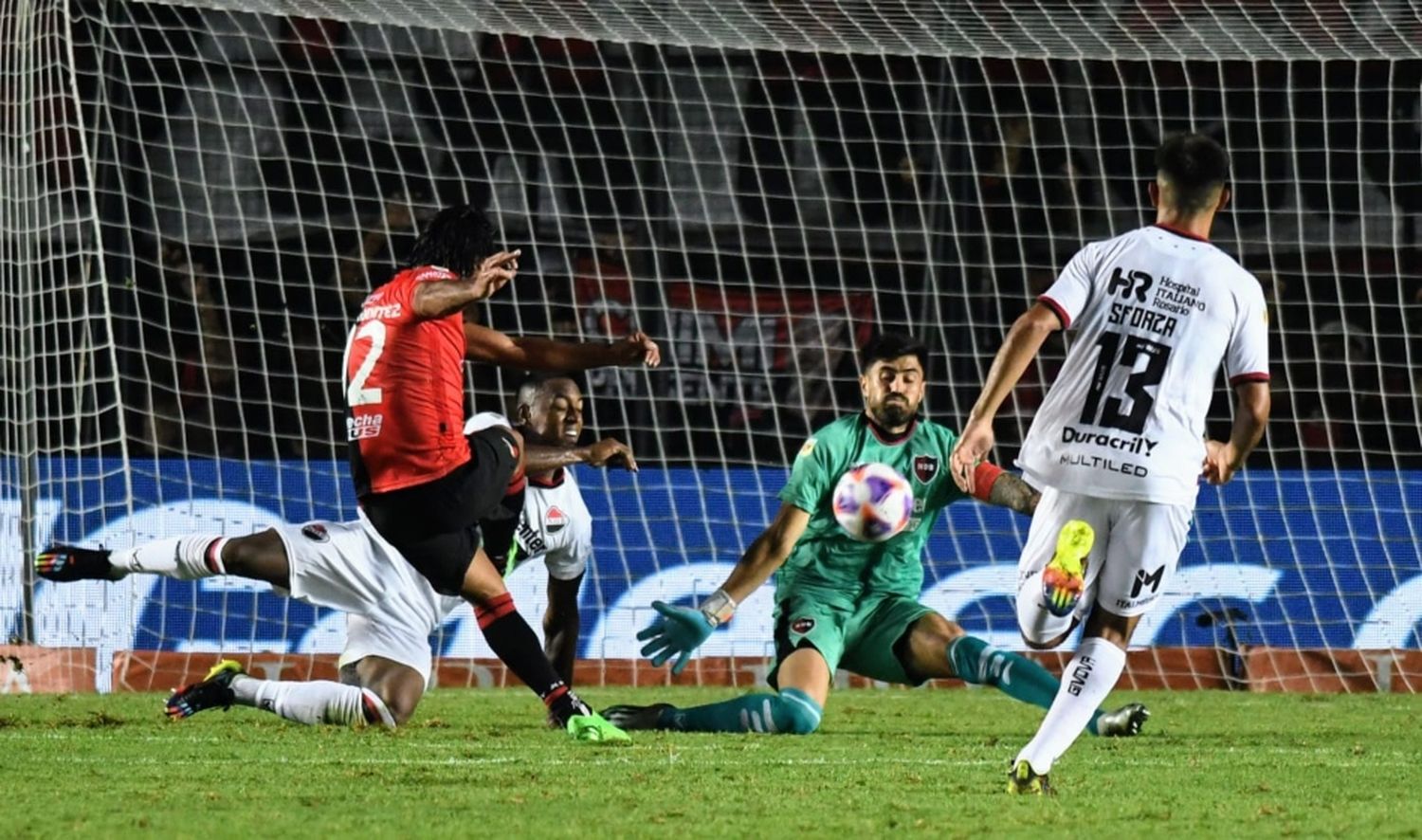 Ganaba Colón, lo empató Newell’s, pero la Lepra sigue sin ganar fuera de casa