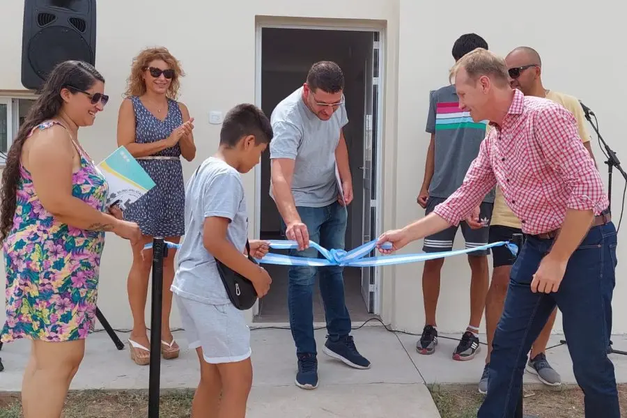 Dos familias sunchalenses accedieron a su primera vivienda