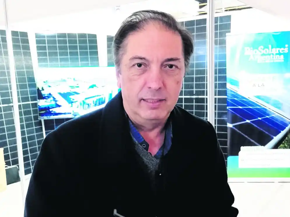 Gustavo Lázzari: “La salida de la crisis es bajando costos al sector privado"