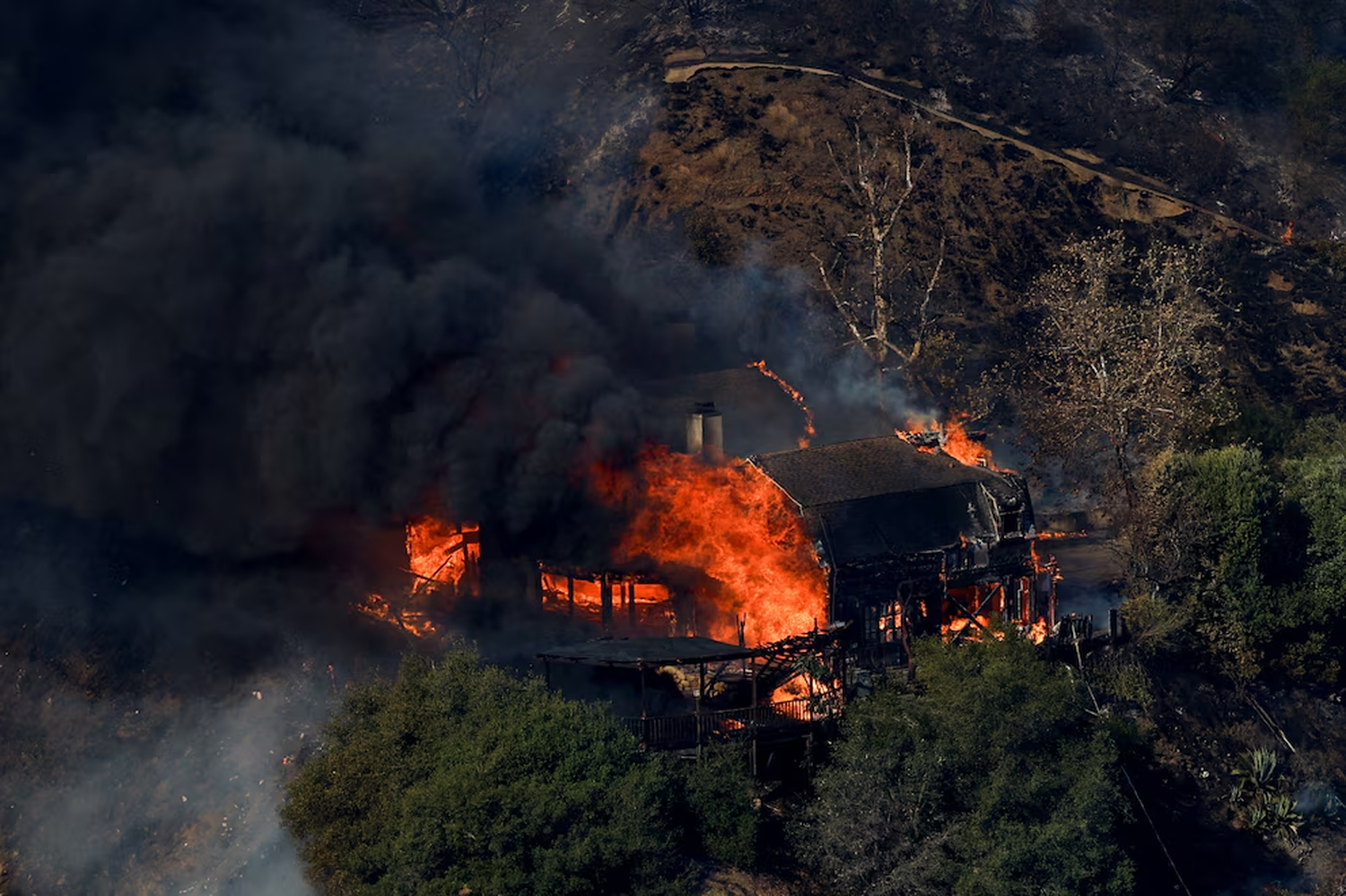 El incendio Palisades fue contenido en un 11%, mientras que el de Eaton 15%