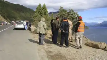 Secuestró a su novia y se lanzó con el auto por un barranco: Ella muerta, él desaparecido