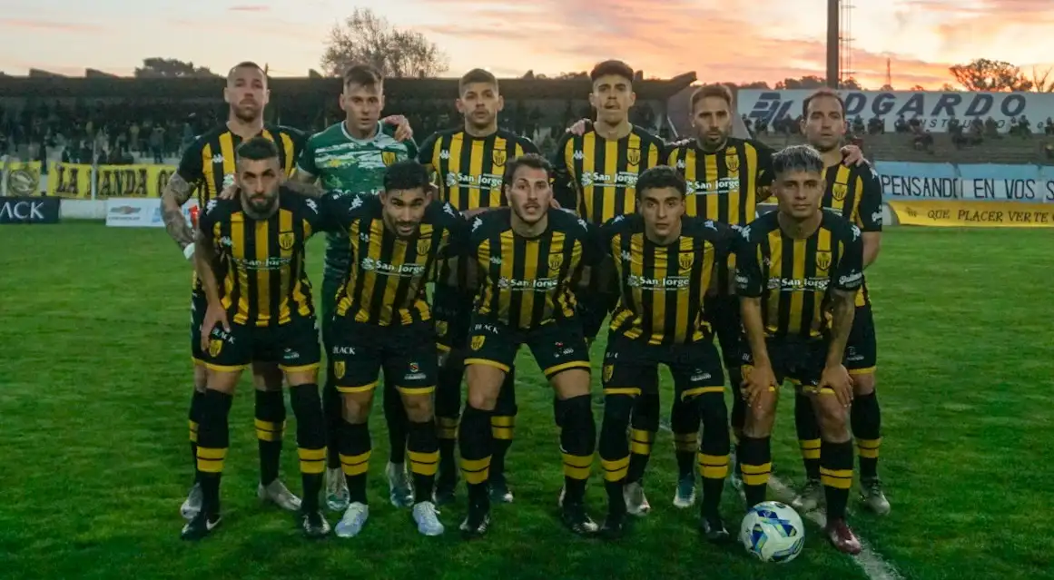 FOTO MAURO PIÑERO La inicial de Santamarina, el sábado.
