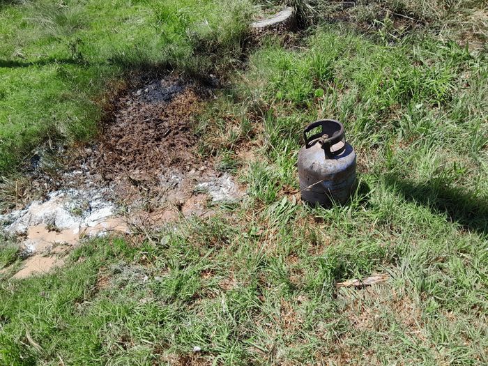 Falló una garrafa, provocó un principio de incendio y dejó a un hombre con quemaduras en rostro, manos y pies - 1