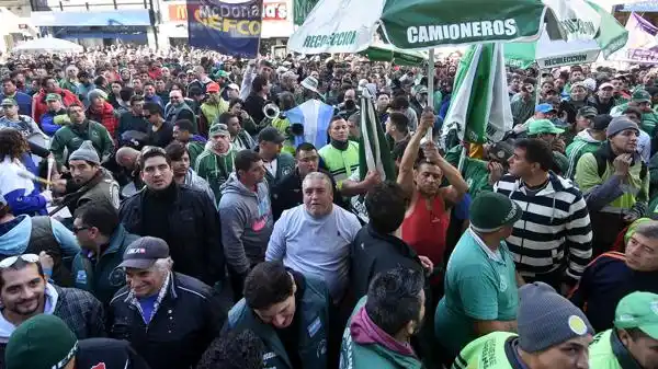 Sin acuerdo salarial, Camioneros anunció medidas de fuerza