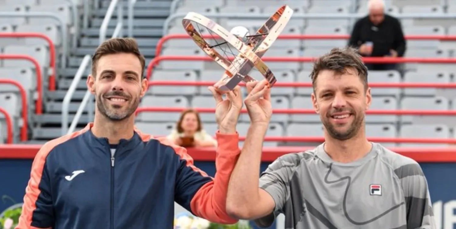 Marcel Granollers y Horacio Zeballos junto a un nuevo trofeo en el circuito ATP.