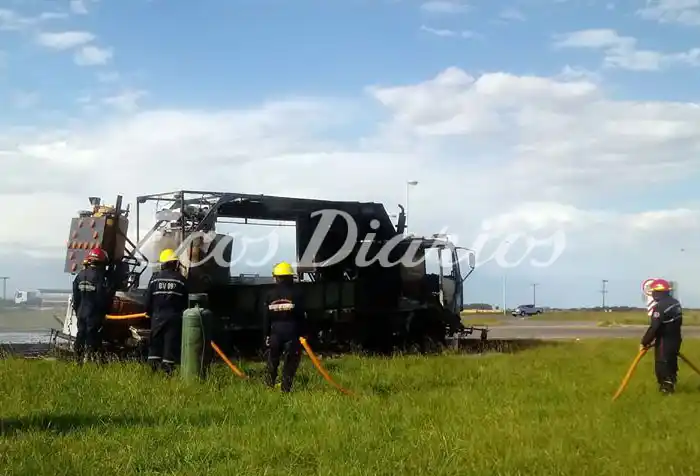 Se incendió un camión y el conductor no sufrió heridas