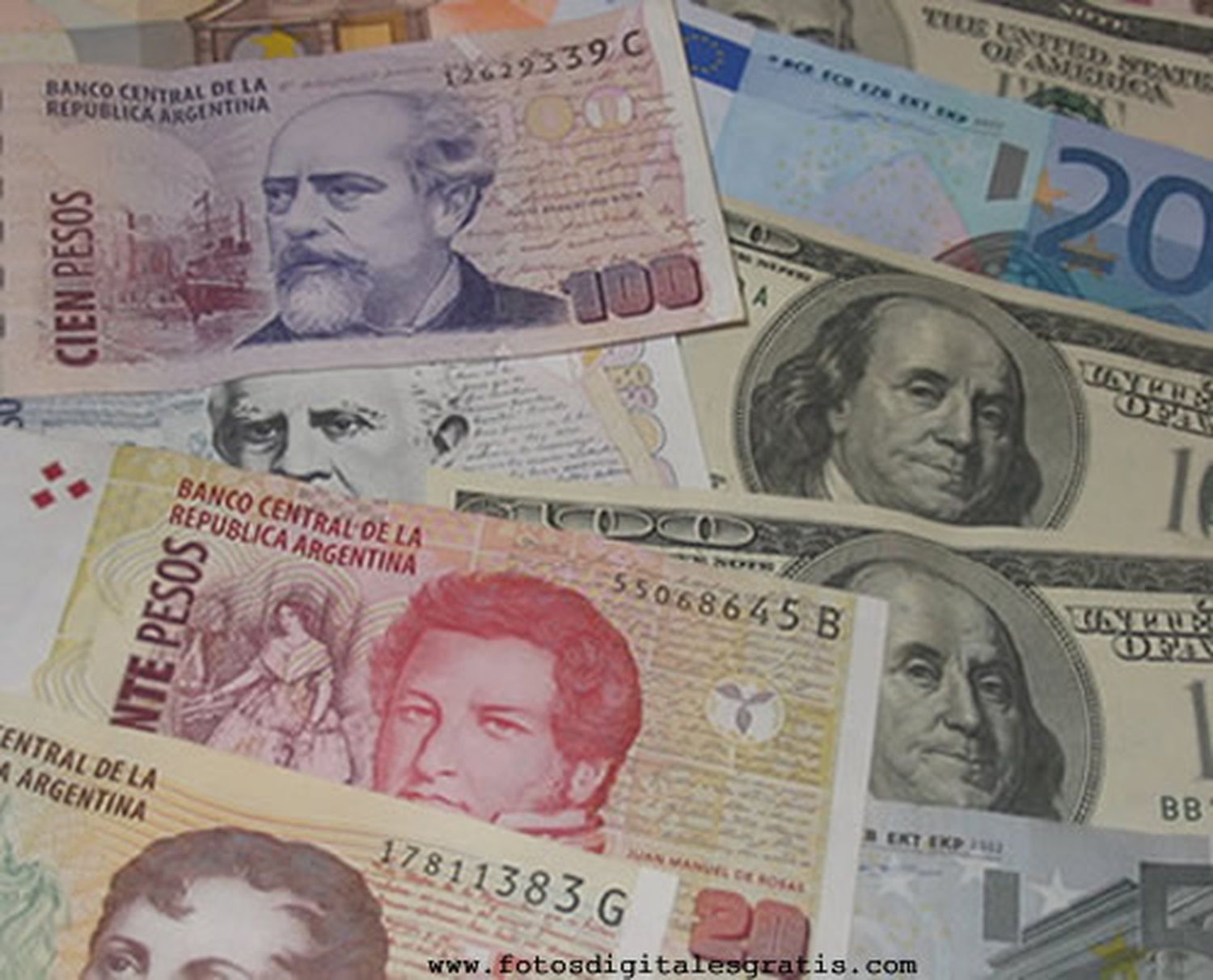 Cotización del dólar: Subió el oficial y el blue estable 