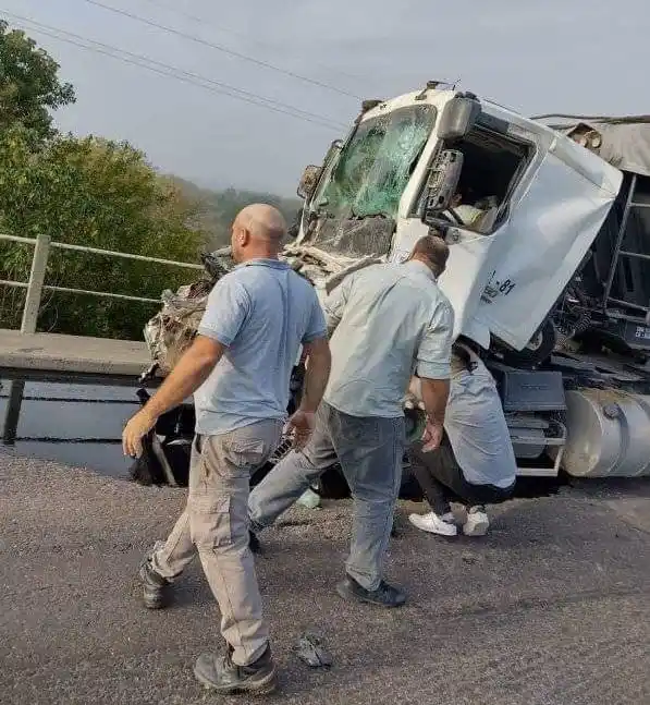 Nuevamente le Puente de Barranca Blanca protagonista de un accidente