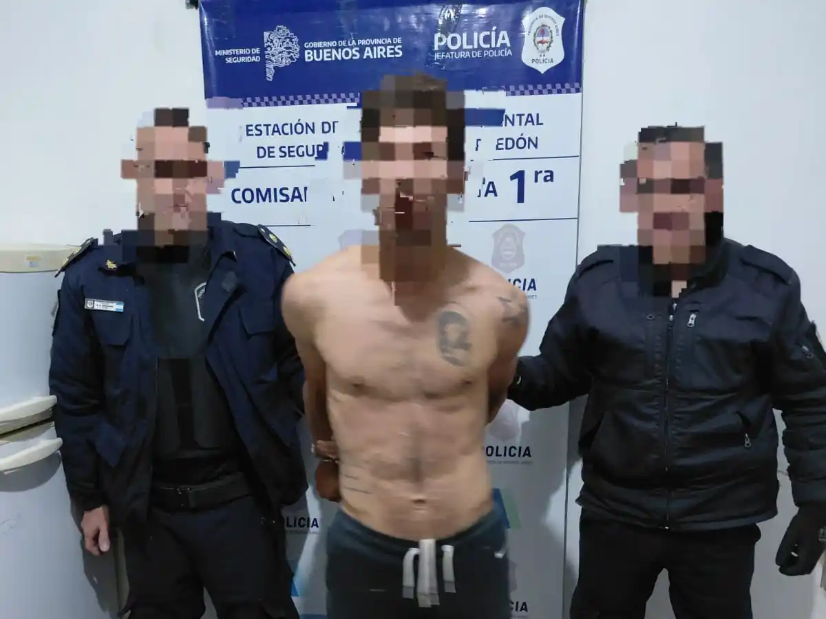El hecho ocurrió  en la avenida Independencia, entre San Martín y Luro, donde la Policía acudió tras un llamado al 911 por disturbios.