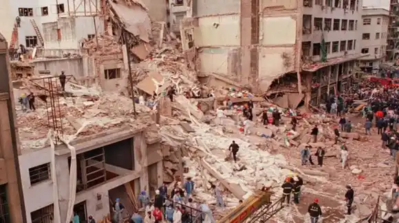 La Justicia responsabilizó a Irán y a Hezbollah por los atentados contra la embajada de Israel y la AMIA