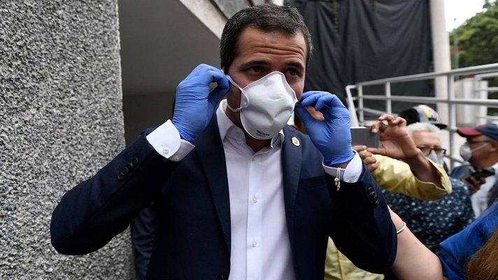 Está «obligado» a reconocer aumento de casos: Guaidó acusa a Maduro de «manipular» cifras de COVID-19