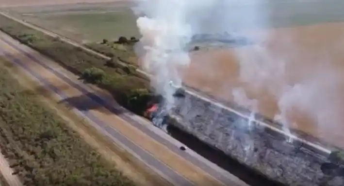 Por un incendio: tránsito interrumpido en ambas manos sobre la autopista Santa Fe – Rosario