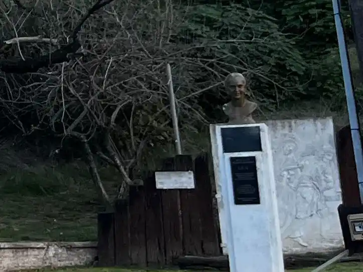 busto de eva perón en la costanera