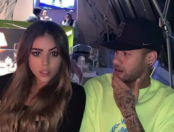 Cantantes Famosas en el Fútbol - Interna 8