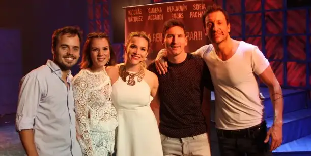 Messi saludo en el teatro con Nico Vázquez y revolucionó calle Corrientes