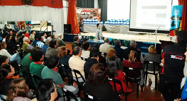 Porto disertó en Gualeguaychú sobre la vital importancia del uso del casco 