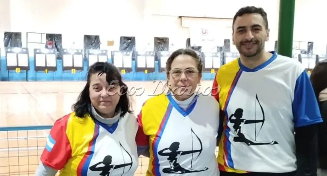 Los arqueros locales. Mariana Cedrón, Brenda Casanova y Daniel González