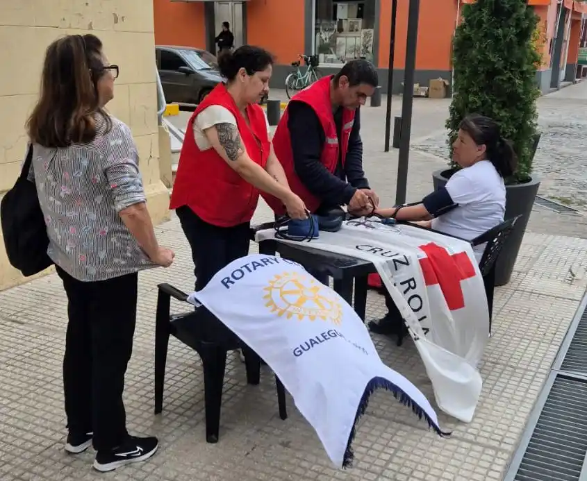 Puesto de control de presión y glucosa en zona bancaria-