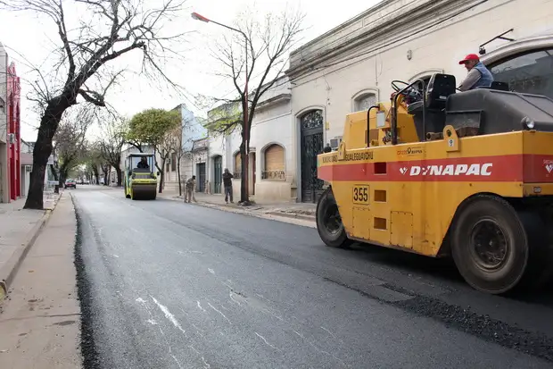 Continúan los trabajos de mejoramiento en la calle Bolívar