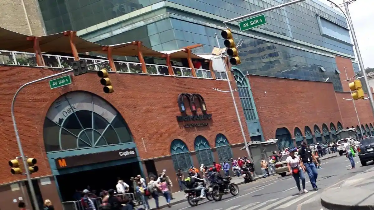 Red se dedica «cazar» a miembros de la comunidad LGBT en centros comerciales de Caracas