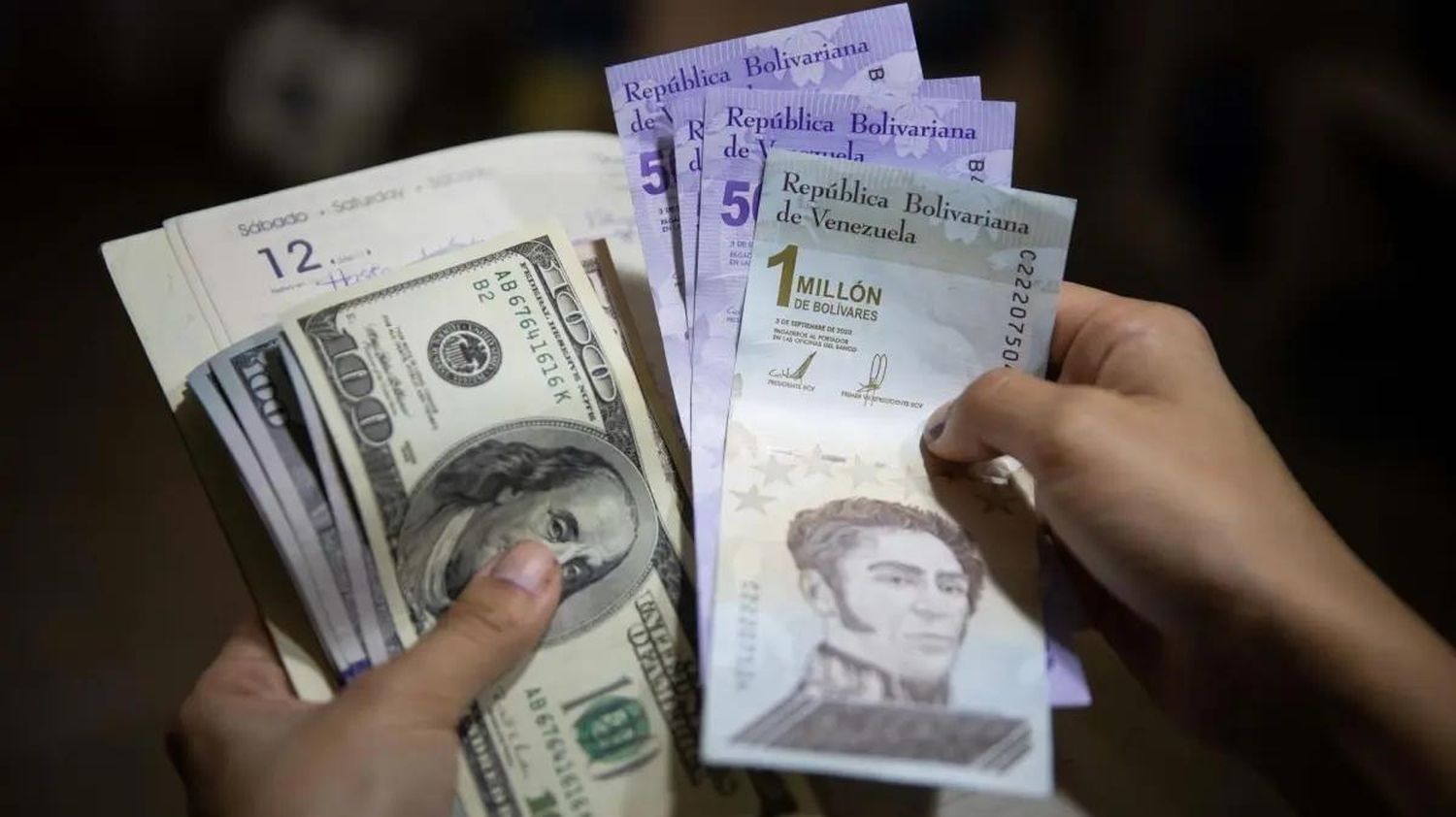 ¡LE SALIÓ DE NUEVO EL MALANDRO! Dólar paralelo vuelve a sus andanzas y supera la barrera de los 17 bolívares