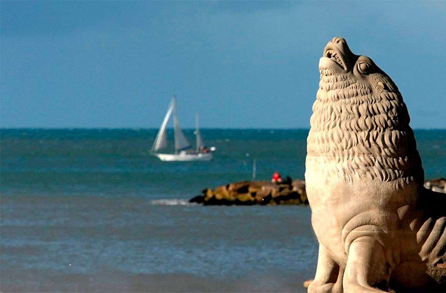 El viento se llevó el frío de Mar del Plata y se espera una semana de playa