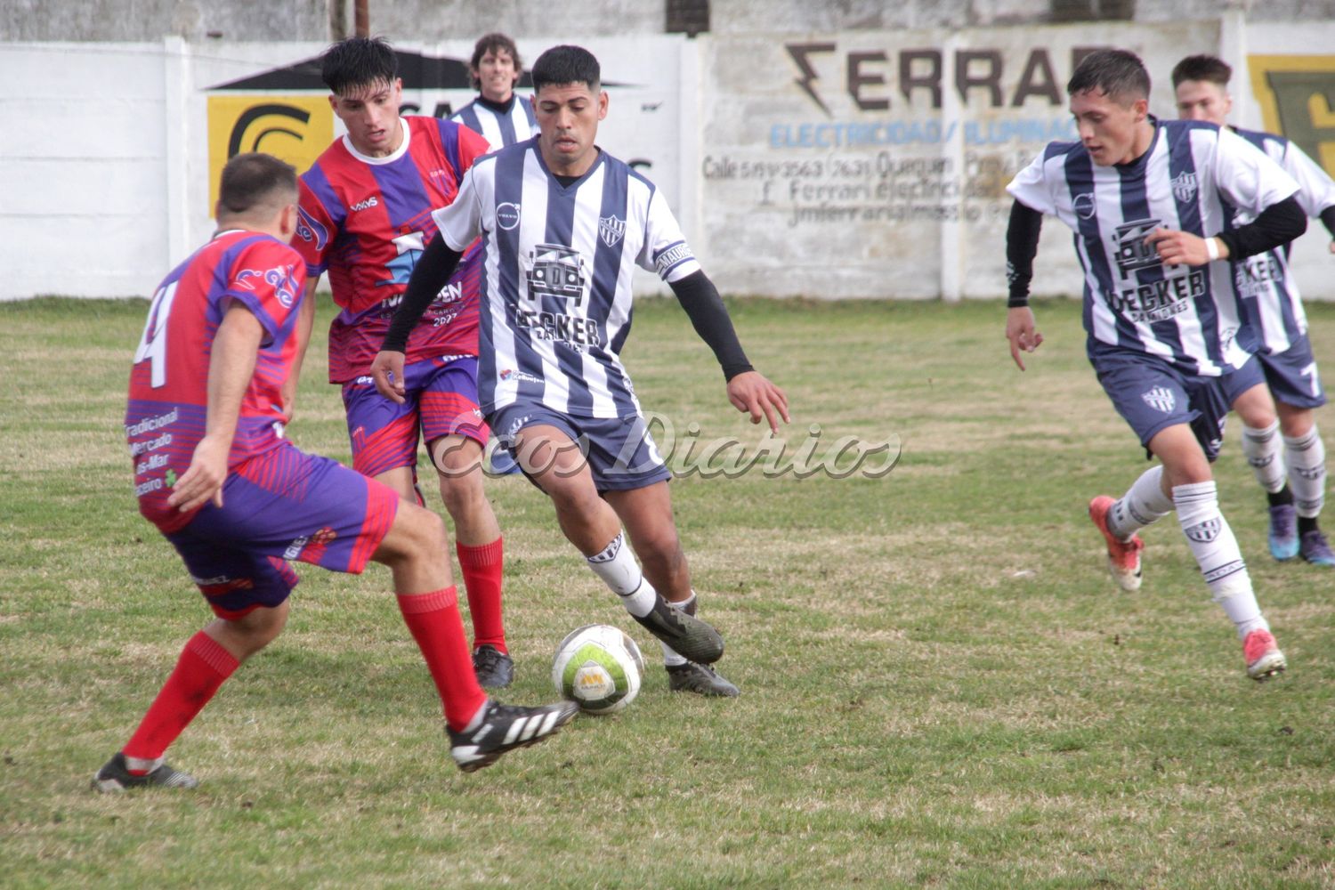 Mauro Gutiérrez con la posición del balón