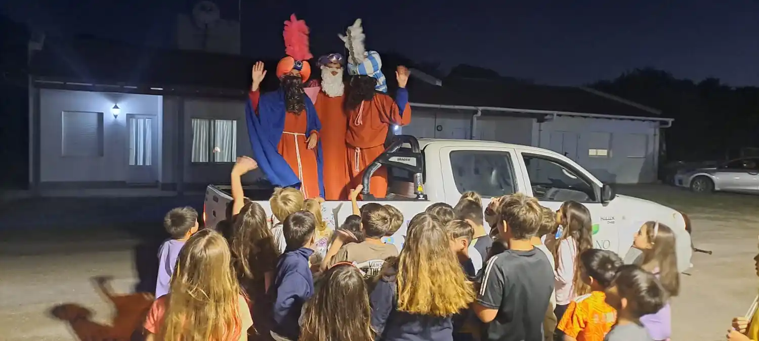 Los Reyes pasaron por Balneario San Cayetano