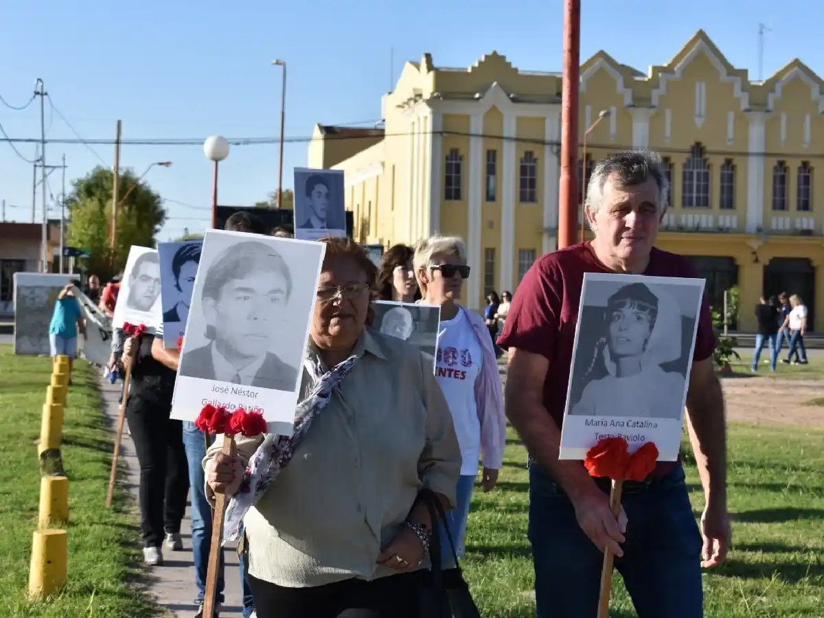 Devoto también  marchó por la Memoria