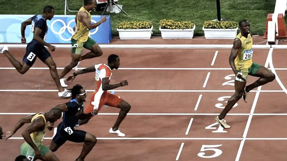 Bolt usó la foto de un triunfo olímpico para instar al distanciamiento