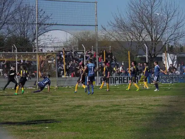 El clásico de Urdinarrain tuvo emociones pero le faltaron los goles