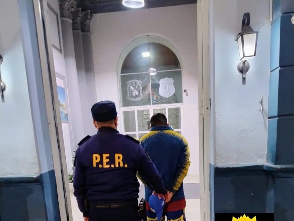 Un hombre rompió el vidrio de un motorhome y se dio a la fuga