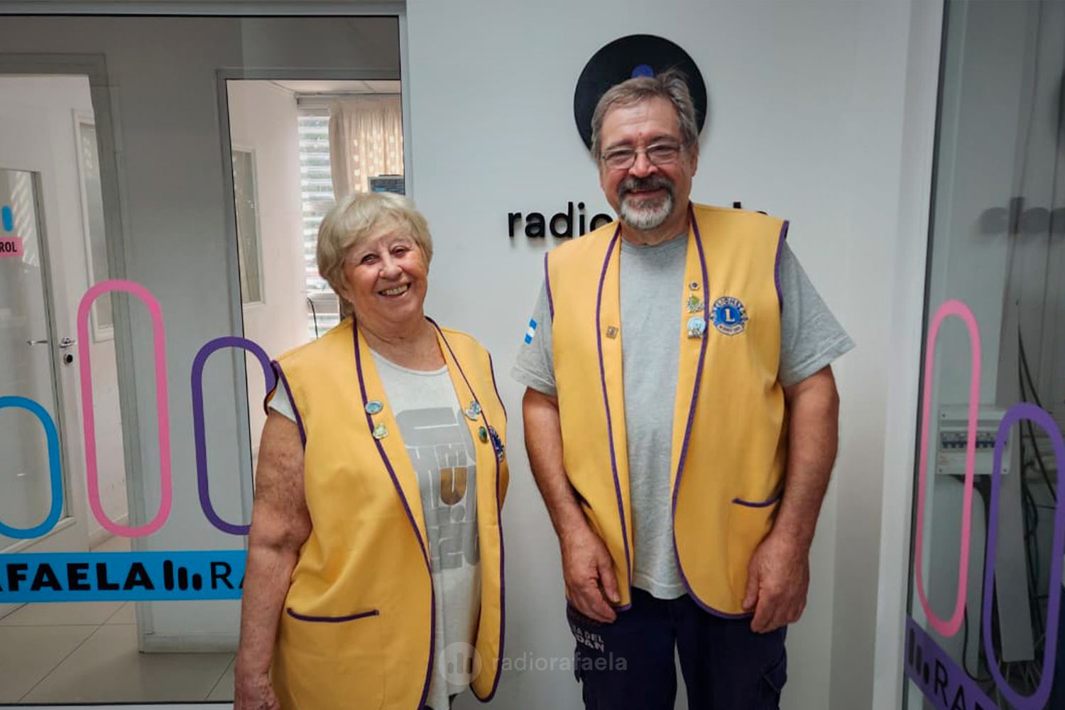 Víctor Arnodo, presidente; Marta Bocco, integranate | El Club de Leones realiza venta para avanzar con obras del Centro de Día para Adultos Mayores