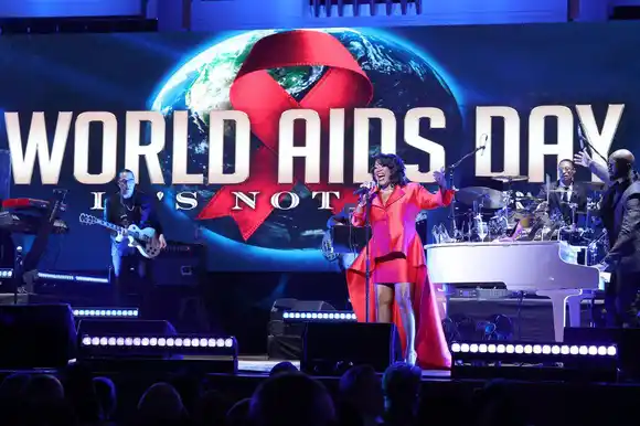 ¡TREMENDO SUSTO! Desalojan a Patti LaBelle en pleno concierto por amenaza de bomba