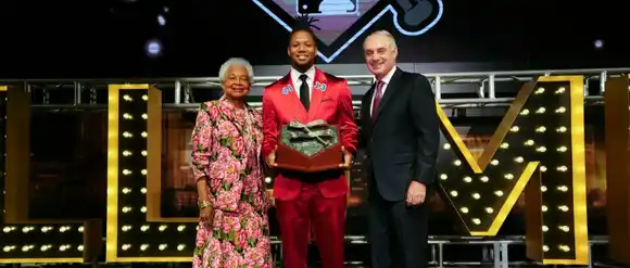 ¡ORGULLO VENEZOLANO! Ronald Acuña Jr. galardonado con el Hank Aaron en las Grandes Ligas