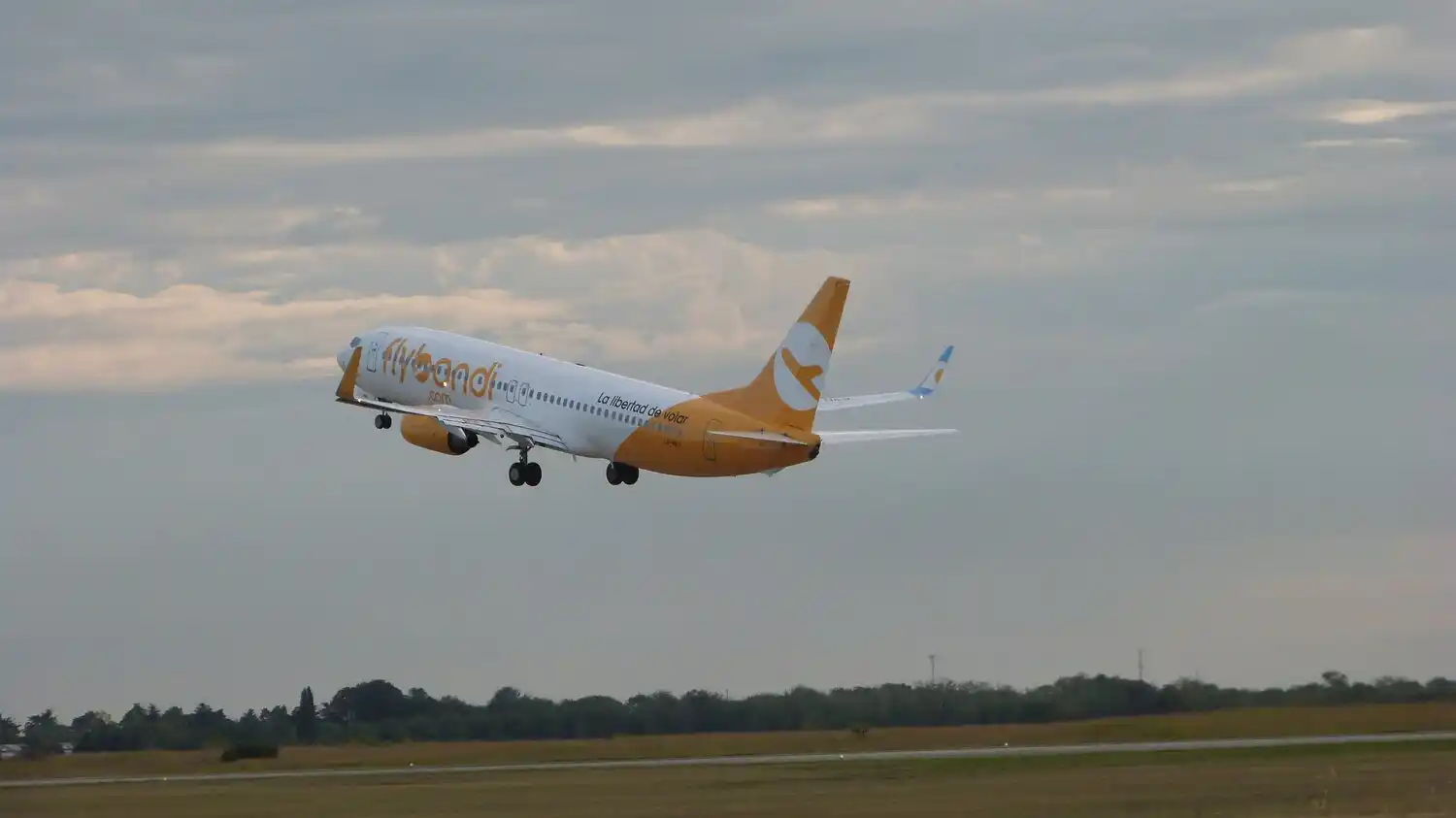 Vuelo de Flybondi a Punta del Este desde El Palomar a partir de diciembre