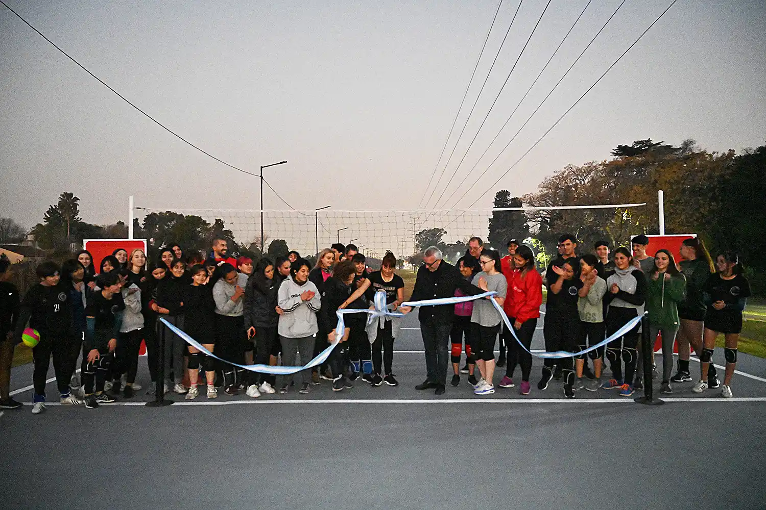 Zamora inauguró la primera cancha municipal de vóley en Tigre: "Buscamos la integración"