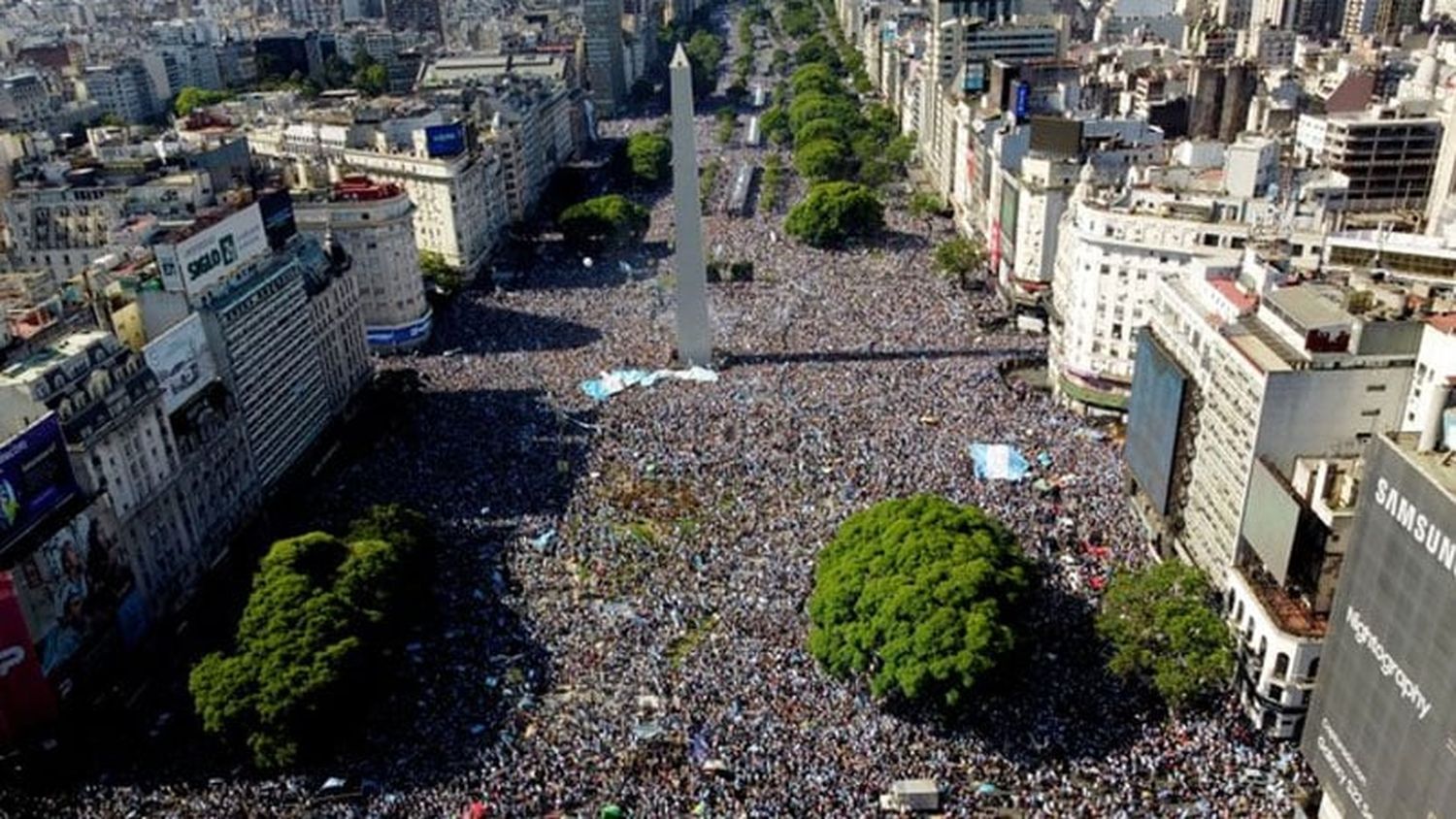 El Obelisco, otra vez testigo privilegiado del delirio y los festejos por el título mundial de la Selección