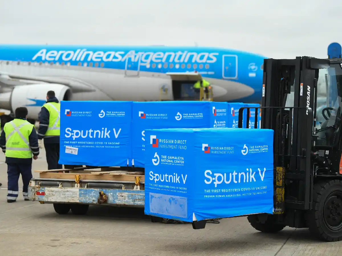 Llegaron 400 mil dosis del componente 2 de Sputnik V y Argentina superó las 43 millones de vacunas