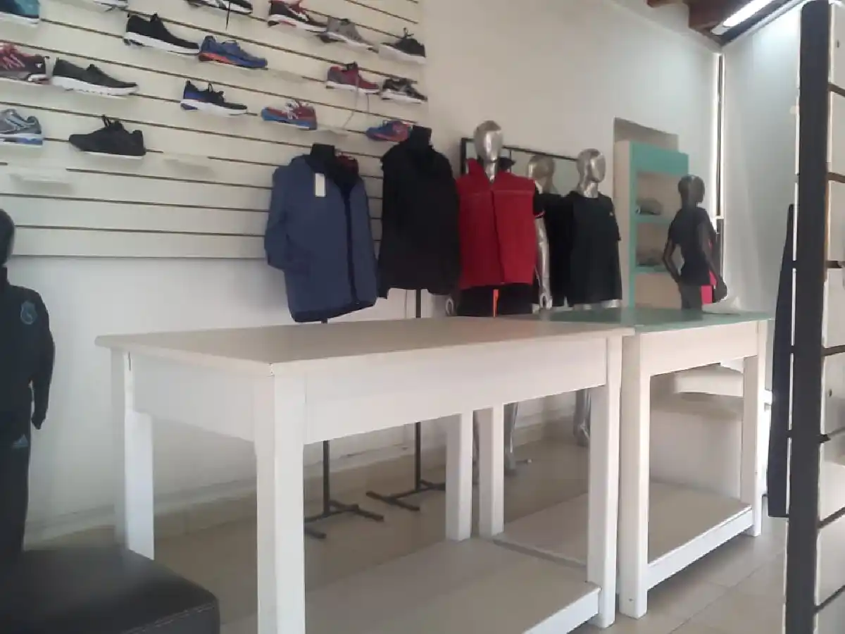 Entró a robar en un local pero sonó la alarma y huyó