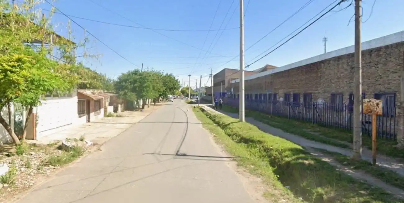 El crimen ocurrió cerca de la medianoche en una vivienda de barrio Empalme Graneros, al noroeste de la ciudad. Hay dos detenidos. Es el sexto homicidio que se registra en el mes de abril.